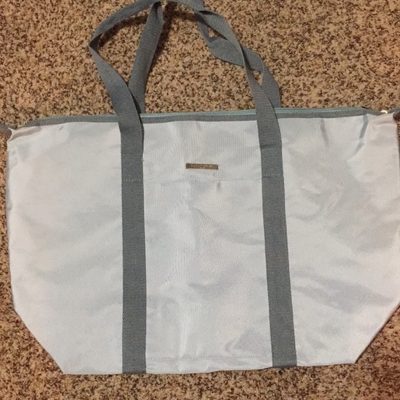 Almost BRAND NEW beautiful light blue bag by Giorgio Armani. 22 x 14 x 6” - Picture 4 of 7